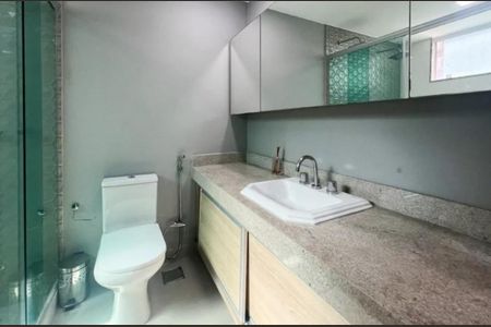 Casa de condomínio à venda com 240m², 4 quartos e 2 vagas