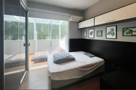 Casa de condomínio à venda com 240m², 4 quartos e 2 vagas