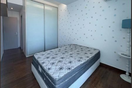 Casa de condomínio à venda com 240m², 4 quartos e 2 vagas