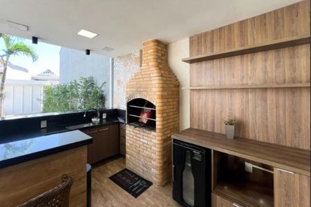 Casa de condomínio à venda com 240m², 4 quartos e 2 vagas