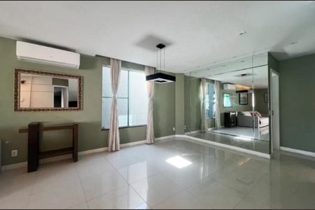 Casa de condomínio à venda com 240m², 4 quartos e 2 vagas