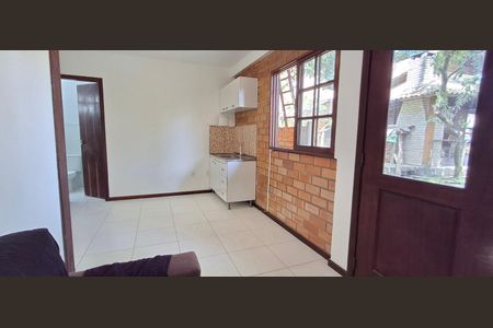Sala de apartamento para alugar com 1 quarto, 41m² em Rio Tavares, Florianópolis