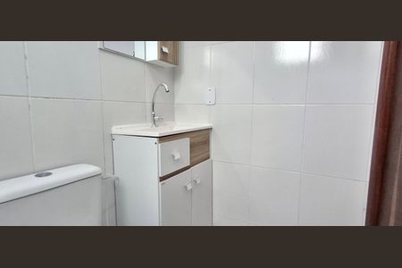 Banheiro de apartamento para alugar com 1 quarto, 41m² em Rio Tavares, Florianópolis