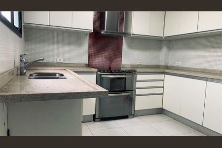 Casa à venda com 3 quartos, 178m² em Rio Pequeno, São Paulo