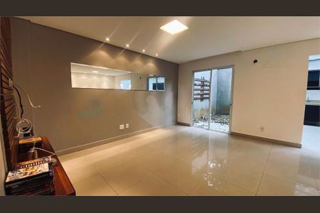 Casa à venda com 3 quartos, 178m² em Rio Pequeno, São Paulo