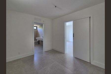 Casa de condomínio à venda com 440m², 5 quartos e 2 vagasCloset Suíte 4