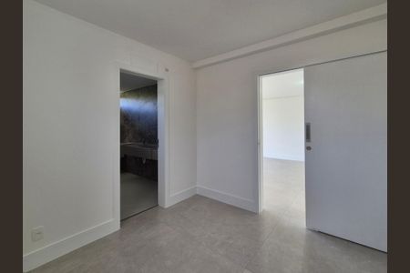 Casa de condomínio à venda com 440m², 5 quartos e 2 vagasCloset