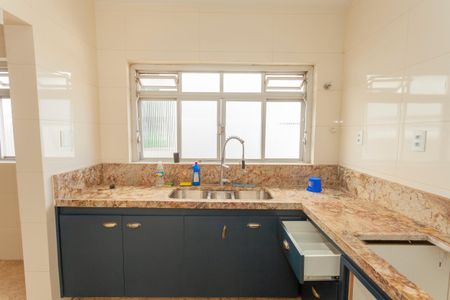 Casa à venda com 420m², 4 quartos e 6 vagasCozinha