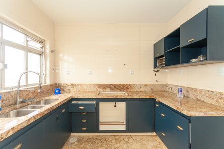 Casa à venda com 420m², 4 quartos e 6 vagasCozinha