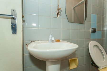 Casa à venda com 420m², 4 quartos e 6 vagasBanheiro de serviço