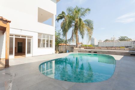 Casa à venda com 420m², 4 quartos e 6 vagasPiscina