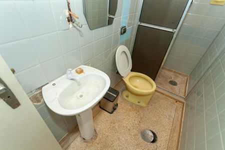 Casa à venda com 420m², 4 quartos e 6 vagasBanheiro de serviço