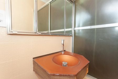 Casa à venda com 420m², 4 quartos e 6 vagasBanheiro da Suíte 2