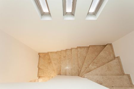 Casa à venda com 420m², 4 quartos e 6 vagasEscada