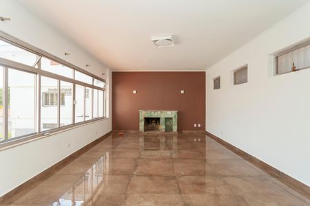 Casa à venda com 420m², 4 quartos e 6 vagasSala