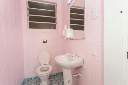 Casa à venda com 420m², 4 quartos e 6 vagasBanheiro da Piscina