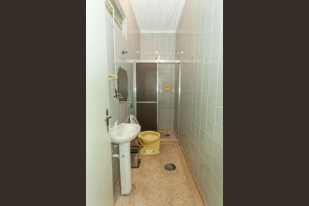 Casa à venda com 420m², 4 quartos e 6 vagasBanheiro de serviço