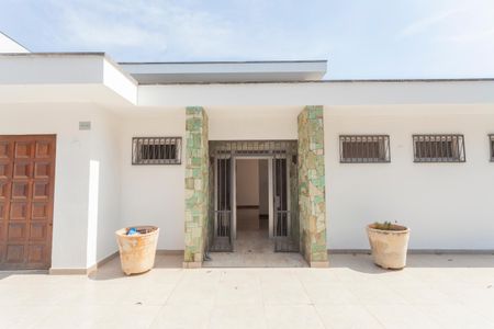 Casa à venda com 420m², 4 quartos e 6 vagasEntrada