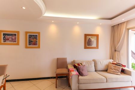 Apartamento à venda com 77m², 3 quartos e 1 vaga Apartamento à venda com 77m², 3 quartos e 1 vagaSala