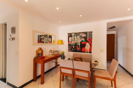 Apartamento à venda com 77m², 3 quartos e 1 vaga Apartamento à venda com 77m², 3 quartos e 1 vagaSala