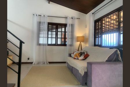 Casa à venda com 3 quartos, 223m² em Itaipu, Niterói