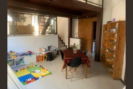 Casa à venda com 3 quartos, 223m² em Itaipu, Niterói