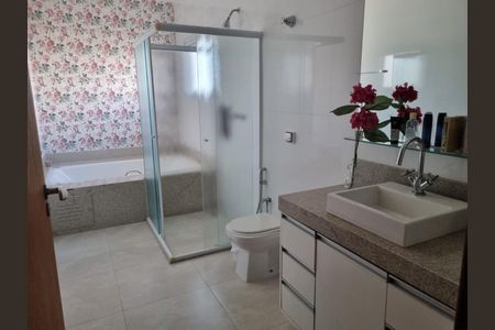 Casa de condomínio à venda com 315m², 4 quartos e 4 vagas