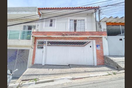 Casa à venda com 150m², 3 quartos e 2 vagas Casa à venda com 150m², 3 quartos e 2 vagasFachada