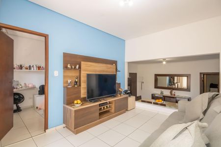 Casa à venda com 150m², 3 quartos e 2 vagas Casa à venda com 150m², 3 quartos e 2 vagasSala