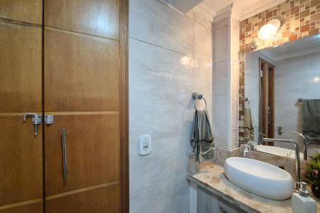 Apartamento à venda com 70m², 2 quartos e 1 vaga Apartamento à venda com 70m², 2 quartos e 1 vagaBanheiro Social