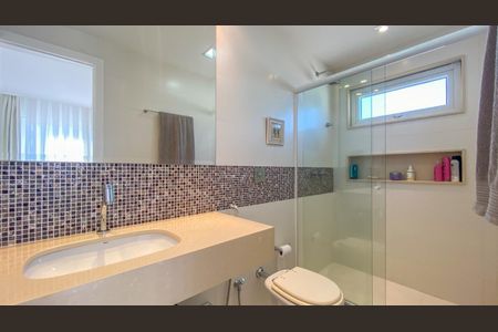 Casa à venda com 4 quartos, 274m² em Piratininga, Niterói