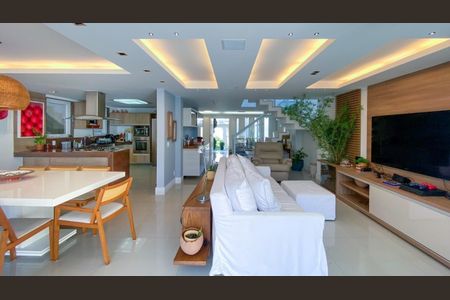 Casa à venda com 4 quartos, 274m² em Piratininga, Niterói