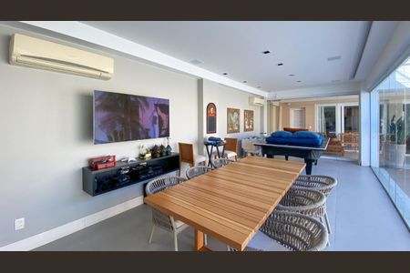 Casa à venda com 4 quartos, 274m² em Piratininga, Niterói