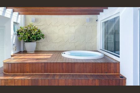 Casa à venda com 4 quartos, 274m² em Piratininga, Niterói