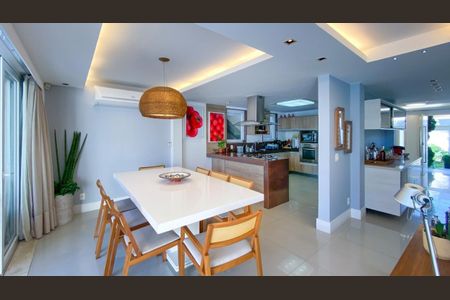 Casa à venda com 4 quartos, 274m² em Piratininga, Niterói