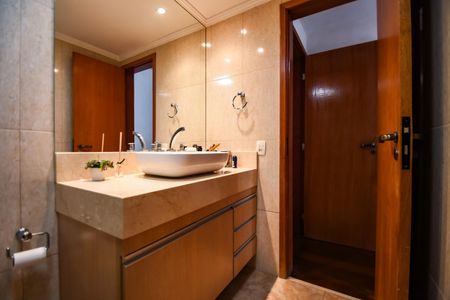 Apartamento à venda com 119m², 3 quartos e 1 vaga Apartamento à venda com 119m², 3 quartos e 1 vagaBanheiro Suíte