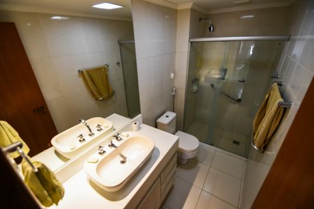 Apartamento à venda com 119m², 3 quartos e 1 vaga Apartamento à venda com 119m², 3 quartos e 1 vagaBanheiro Social