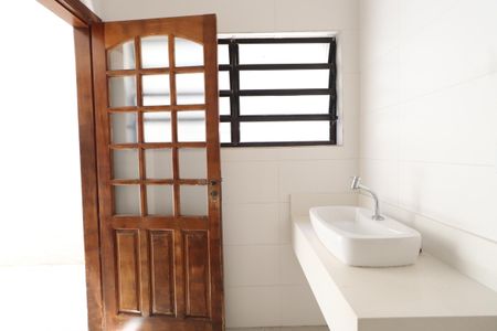 Casa à venda com 210m², 2 quartos e 4 vagasBanheiro de Serviço