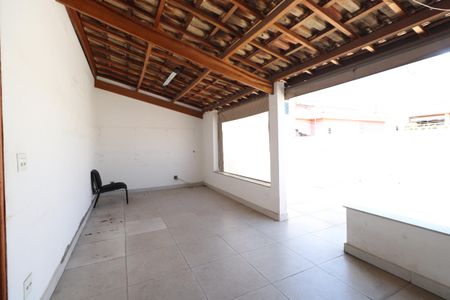 Casa à venda com 210m², 2 quartos e 4 vagasÁrea de Serviço