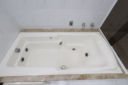 Casa à venda com 210m², 2 quartos e 4 vagasBanheiro da Suíte