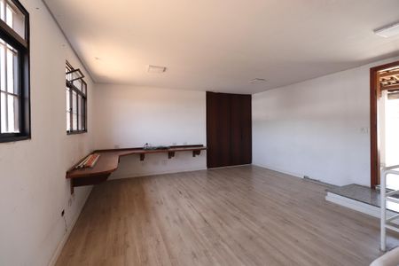 Casa à venda com 210m², 2 quartos e 4 vagasQuarto 2