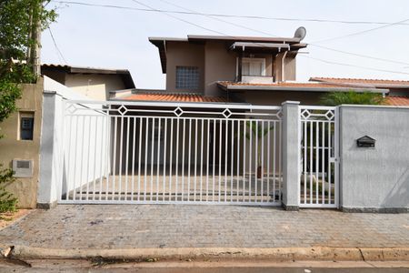 Casa para alugar com 170m², 3 quartos e 4 vagasFachada