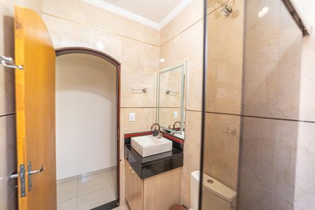 Casa à venda com 180m², 4 quartos e 2 vagasBanheiro 3