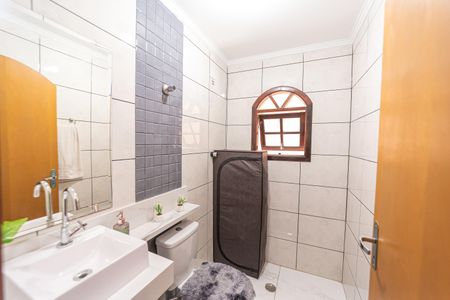 Casa à venda com 180m², 4 quartos e 2 vagasBanheiro 