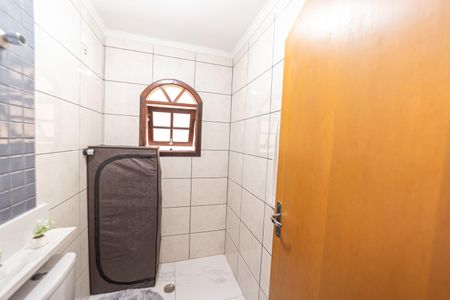 Casa à venda com 180m², 4 quartos e 2 vagasBanheiro 