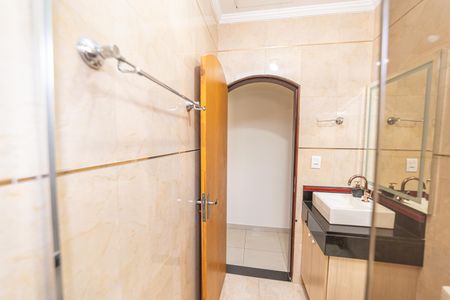 Casa à venda com 180m², 4 quartos e 2 vagasBanheiro 3