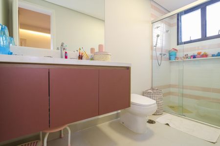 Apartamento à venda com 240m², 4 quartos e 4 vagasBanheiro da Suíte 2