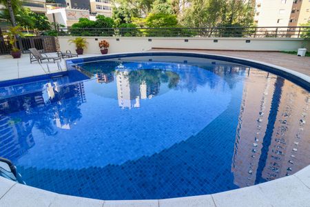 Apartamento à venda com 240m², 4 quartos e 4 vagasÁrea comum - Piscina
