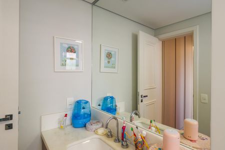Apartamento à venda com 240m², 4 quartos e 4 vagasBanheiro da Suíte 2