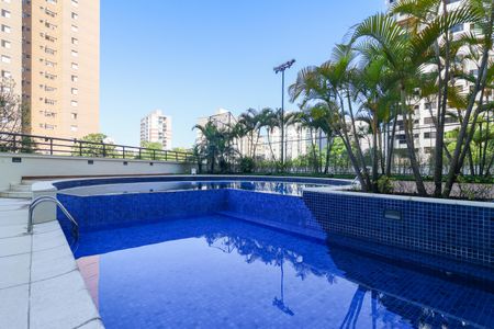 Apartamento à venda com 240m², 4 quartos e 4 vagasÁrea comum - Piscina